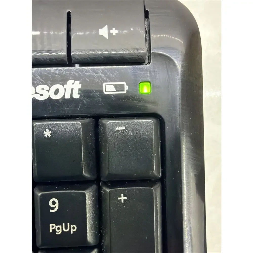 Microsoft Wireless Comfort Desktop 5050 Keyboard Excellent Condition No Dongle